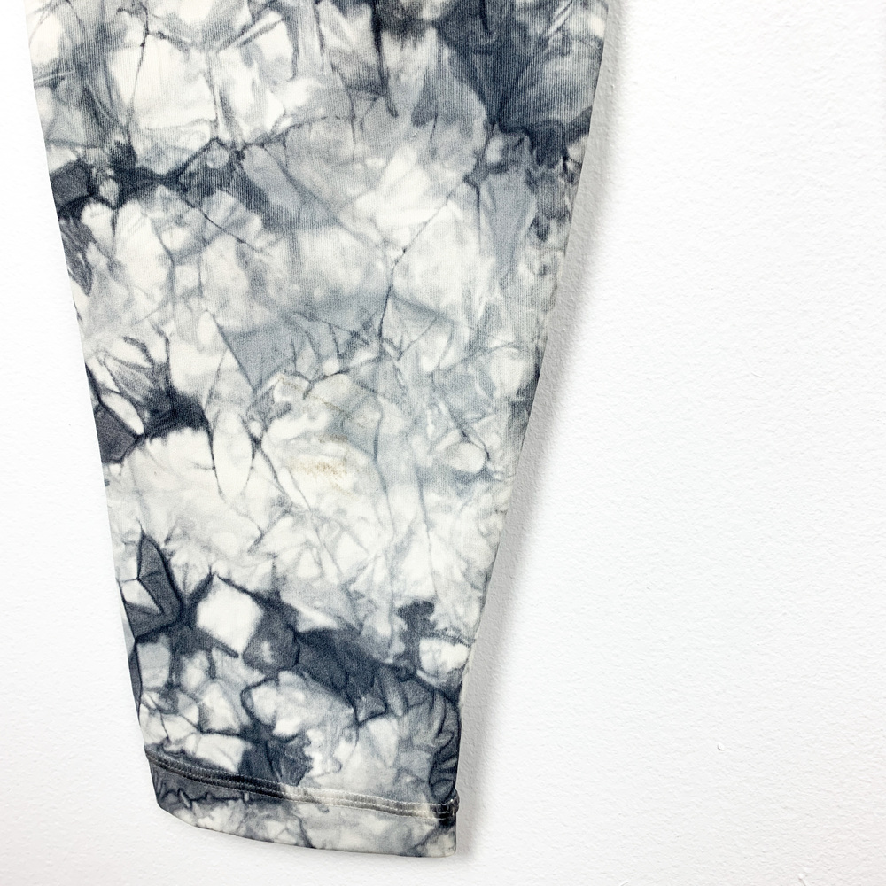 Lululemon Grey & White Marble Pattern Athletic Leggings - Picture 12 of 12